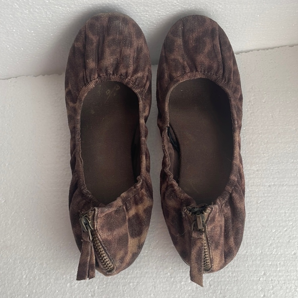 Leopard print ballet flats slip on shoes zipper back brown tan womens size 7 1/2